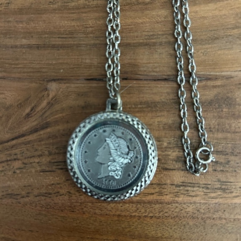 Vintage Bicentennial Liberty Coin Pendant Necklace 1976 Silvertone 24